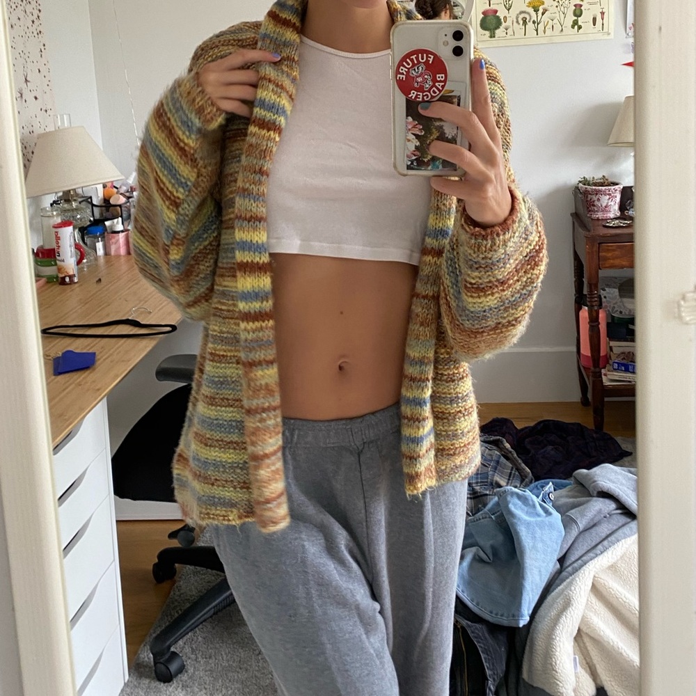 Super cozy and cute colored cardigan for fall and spring